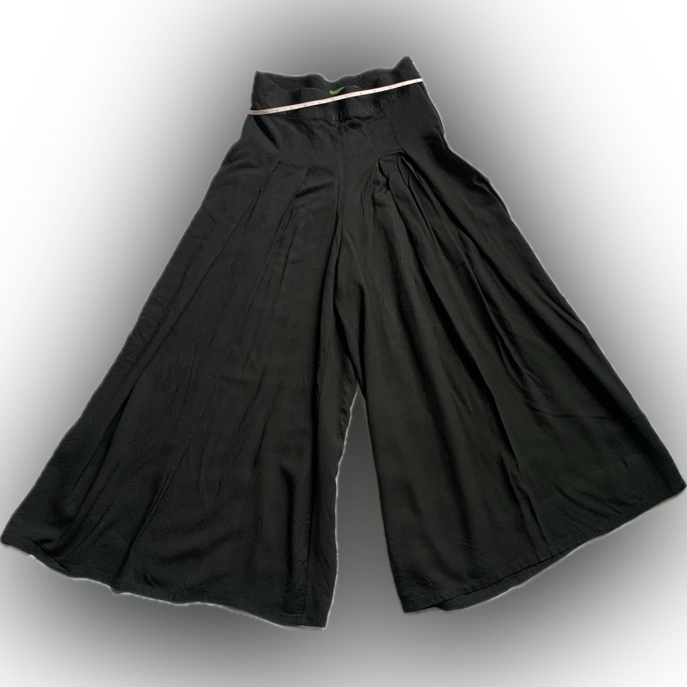 Wide leg, palazzo black culotte pant label size 10, fits like 6/8 OUTBACK RED